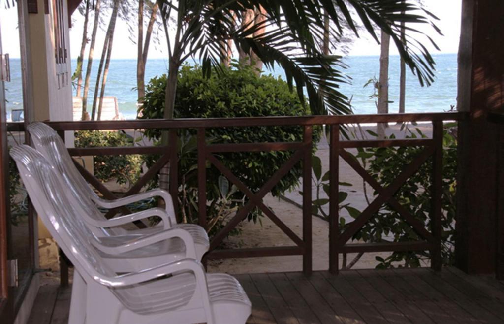 Bayview Beach Resort Ban Krut  Bilik gambar