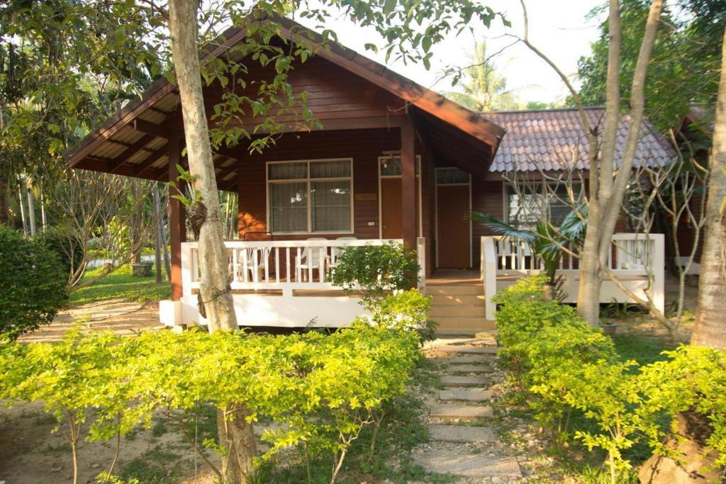 Bayview Beach Resort Ban Krut  Bilik gambar